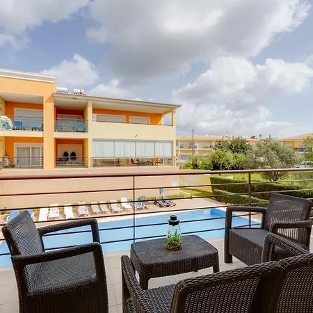 The Village - 6 Com Ac, Garagem E Piscina, A Poucos Min Da Gale