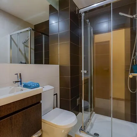 Apartamento The Village - 6 Com Ac, Garagem E Piscina, A Poucos Min Da Gale *