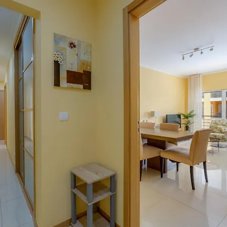 The Village - 6 Com Ac, Garagem E Piscina, A Poucos Min Da Gale